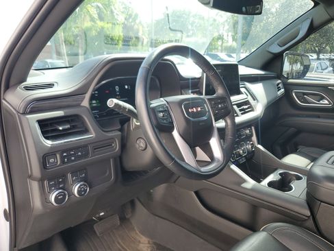 Used 2023 GMC Yukon SLT w/ SLT Premium Package AWD/4WD image 9