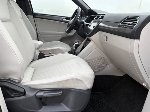 Used 2022 Volkswagen Tiguan SE R-Line image 37