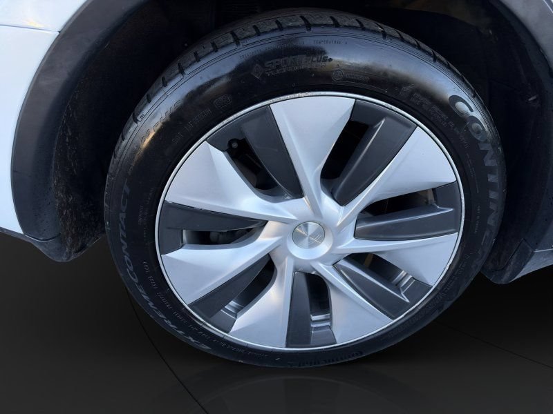 Used 2022 Tesla Model Y Long Range AWD/4WD image 23