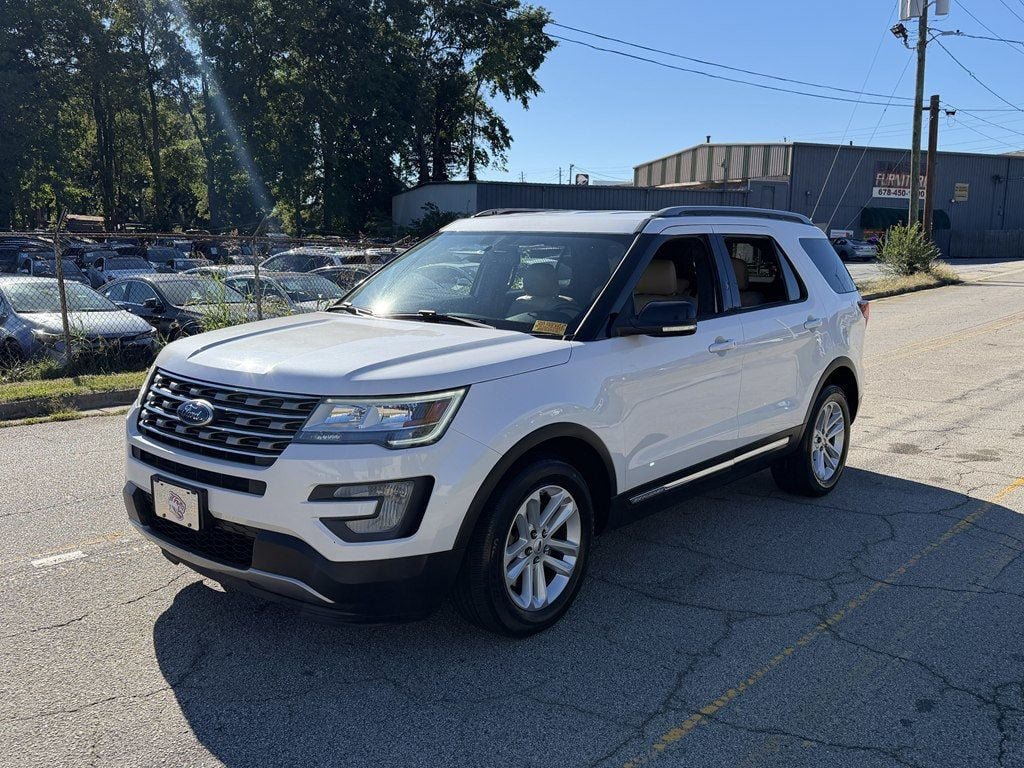 Used 2017 Ford Explorer XLT w/ Equipment Group 201A FWD image 2