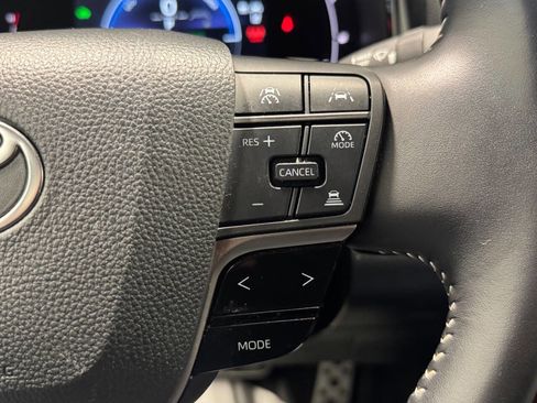 Used 2025 Toyota Camry SE image 27