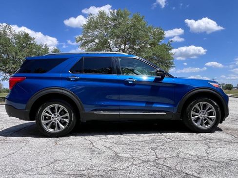 Used 2021 Ford Explorer Limited w/ Equipment Group 301A AWD/4WD image 12