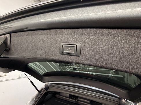 Used 2017 Audi Q5 2.0T Premium Plus w/ Technology Package image 8