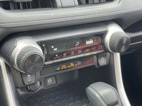 Used 2024 Toyota RAV4 LE image 7