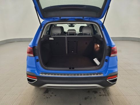 Used 2023 Volkswagen Taos SE w/ Panoramic Sunroof Package AWD/4WD image 29