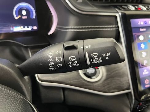 Used 2023 Jeep Grand Cherokee Limited AWD/4WD image 23