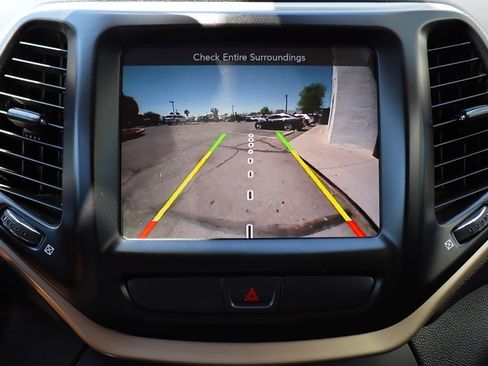 Used 2017 Jeep Cherokee Latitude FWD image 49