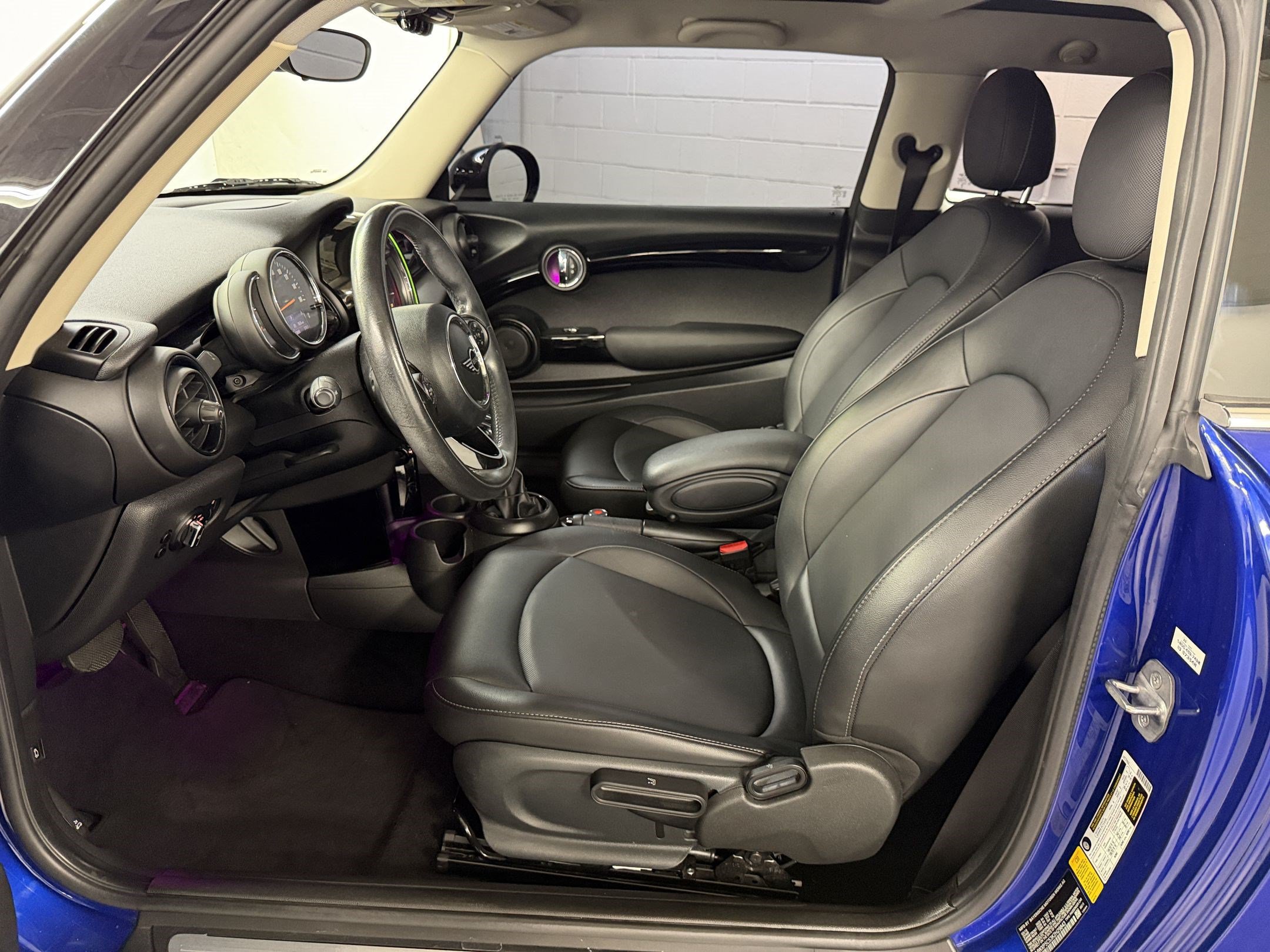 Used 2019 MINI Cooper 2-Door Hardtop FWD image 5