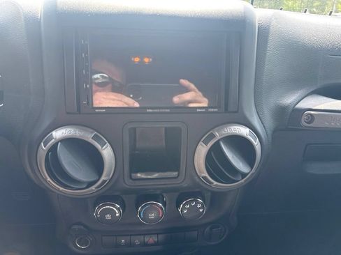 Used 2017 Jeep Wrangler Sport w/ Connectivity Group AWD/4WD image 14