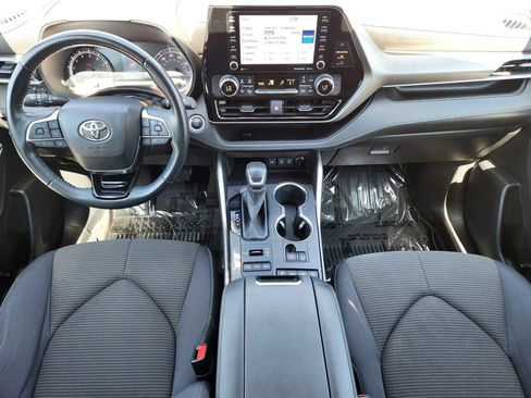 Used 2021 Toyota Highlander LE AWD/4WD image 14