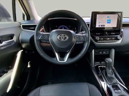 Used 2025 Toyota Corolla Cross XLE w/ Convenience Package FWD image 6