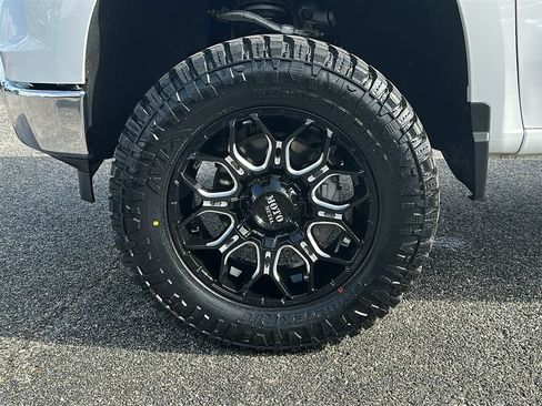Used 2025 Chevrolet Silverado 1500 LT RWD image 7