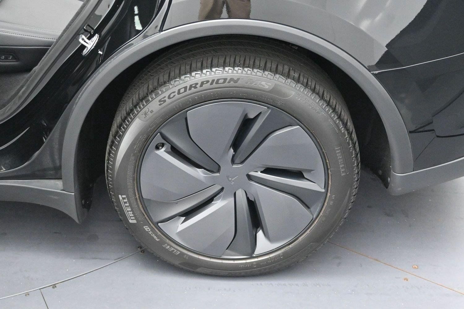 Used 2026 Tesla Model Y 2WD image 27
