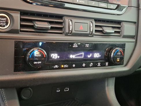 Used 2024 Nissan Pathfinder S image 21