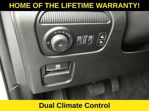 Used 2023 Jeep Wagoneer L Series III w/ Premium Group I AWD/4WD image 16