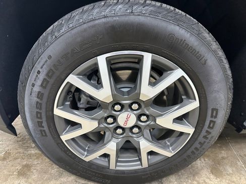 Certified 2023 GMC Acadia SLE w/ Driver Convenience Package image 37