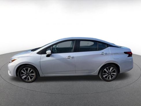 Used 2025 Nissan Versa SV image 8