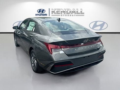 New 2026 Hyundai Elantra Hybrid FWD image 4
