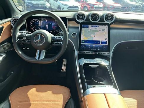 Used 2025 Mercedes-Benz GLC 300 4MATIC image 17