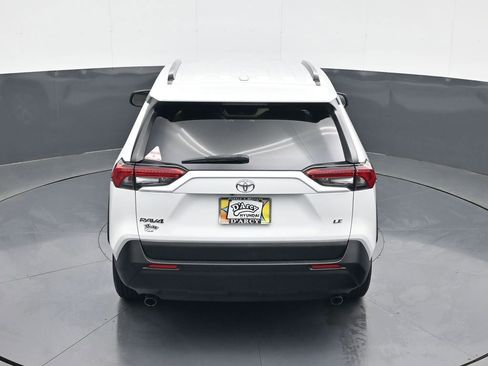 Used 2020 Toyota RAV4 LE FWD image 18