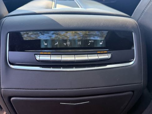 Used 2024 Cadillac Escalade Premium Luxury Platinum image 16