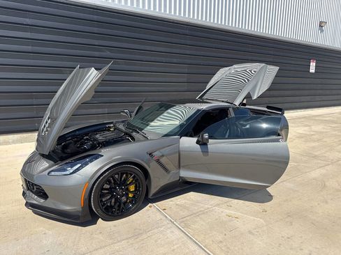 Used 2016 Chevrolet Corvette Z06 w/ 3LZ Preferred Equipment Group image 38