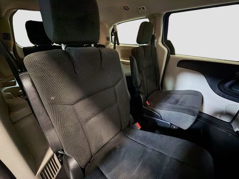 Used 2019 Dodge Grand Caravan SE w/ UConnect Hands-Free Group FWD image 24