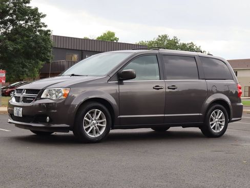 Used 2020 Dodge Grand Caravan SXT FWD image 11
