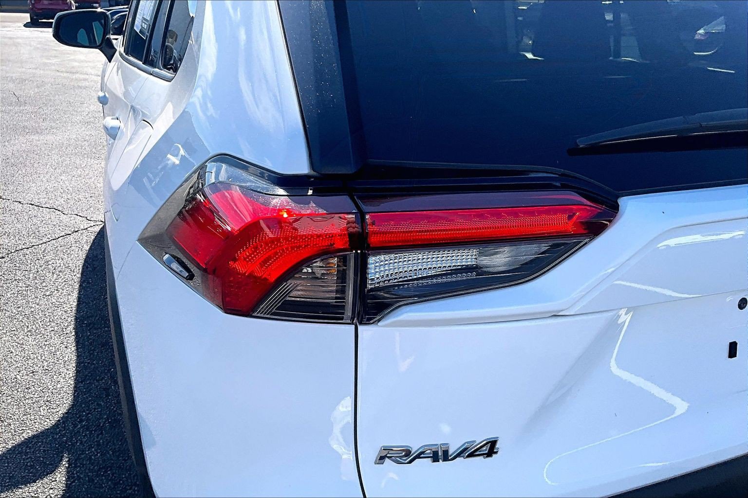 Used 2022 Toyota RAV4 LE w/ Carpet Mat Package (TMS) FWD image 28