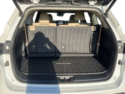 Used 2022 Toyota Highlander XLE image 32
