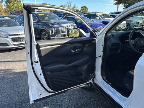 Certified 2025 Honda HR-V LX image 11