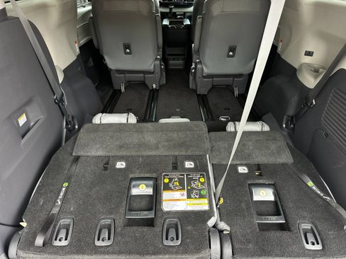 Used 2021 Toyota Sienna XLE w/ XLE Plus Package FWD image 15
