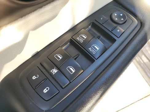 Used 2018 Chrysler Pacifica L image 15