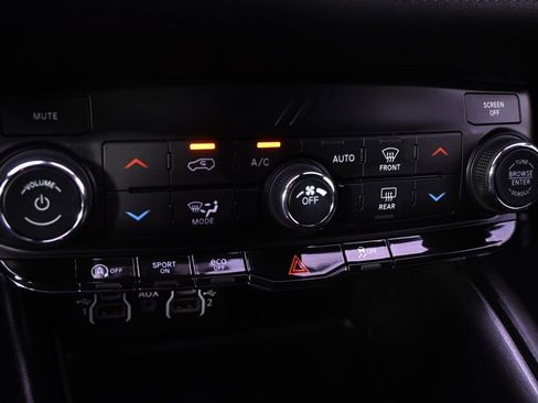 Used 2022 Dodge Durango SXT w/ Blacktop Package AWD/4WD image 31