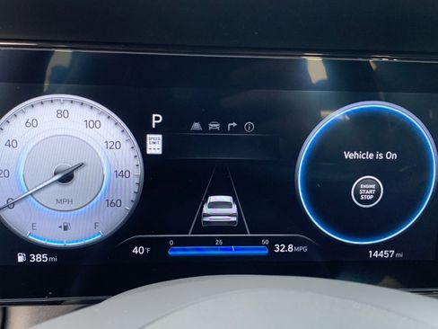 Used 2025 Hyundai Elantra SEL image 38