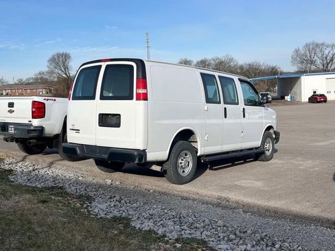 Used 2015 Chevrolet Express 2500 image 3