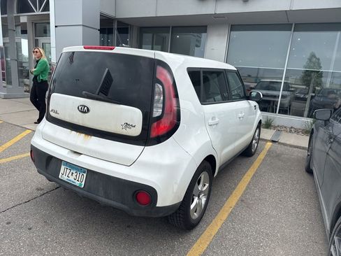 Used 2018 Kia Soul FWD image 7