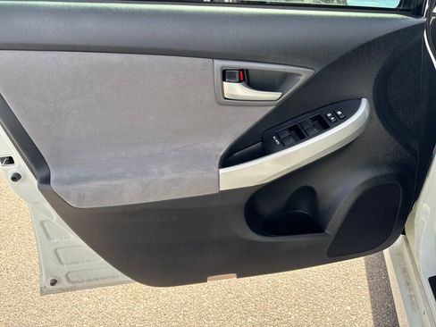 Used 2015 Toyota Prius Three image 10