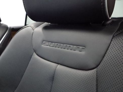 Used 2025 Jeep Grand Cherokee Summit AWD/4WD image 25