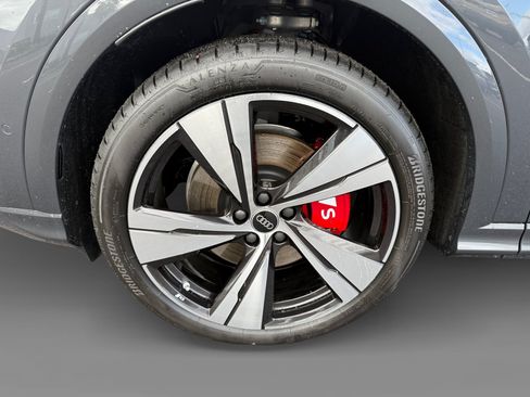 Used 2025 Audi SQ5 Prestige AWD/4WD image 9