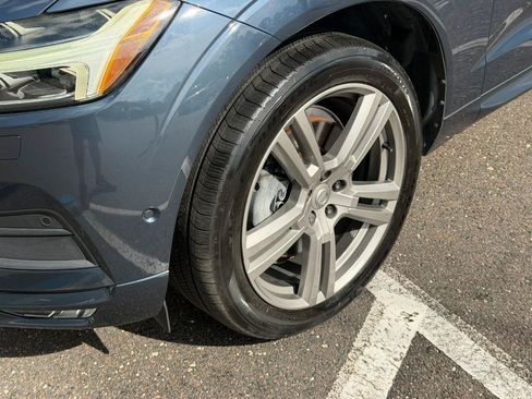 Used 2018 Volvo XC60 T6 Momentum w/ Convenience Package AWD/4WD image 7