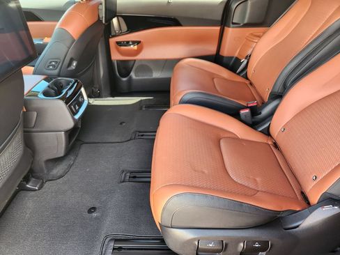 Certified 2024 Kia Carnival SX Prestige FWD image 29