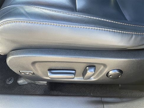 Used 2015 Toyota Highlander XLE image 19