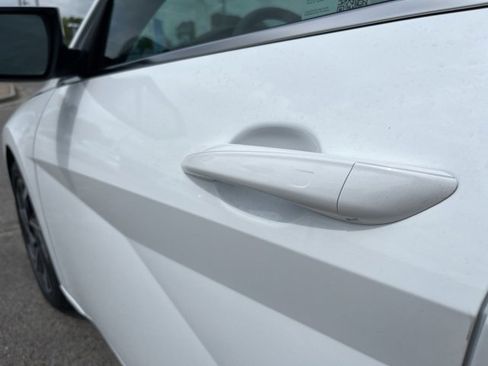 New 2025 Hyundai Elantra Limited image 42