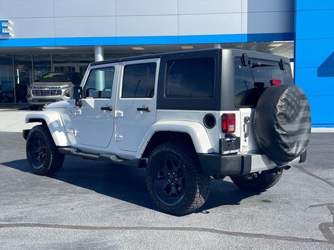 Used 2014 Jeep Wrangler Unlimited Sahara w/ Connectivity Group image 5