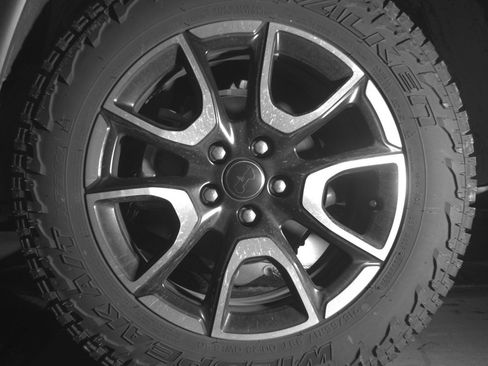 Used 2025 Jeep Compass Trailhawk image 13