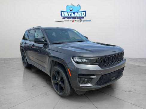 Certified 2025 Jeep Grand Cherokee Altitude AWD/4WD image 7