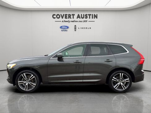 Used 2019 Volvo XC60 T5 Momentum w/ Multimedia Package AWD/4WD image 2