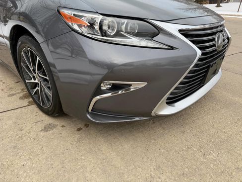 Used 2017 Lexus ES 350 Base 4dr Sedan w/ Luxury Package image 7