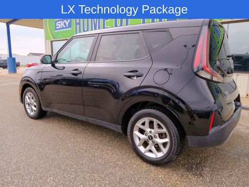 Used 2023 Kia Soul LX w/ LX Technology Package image 4